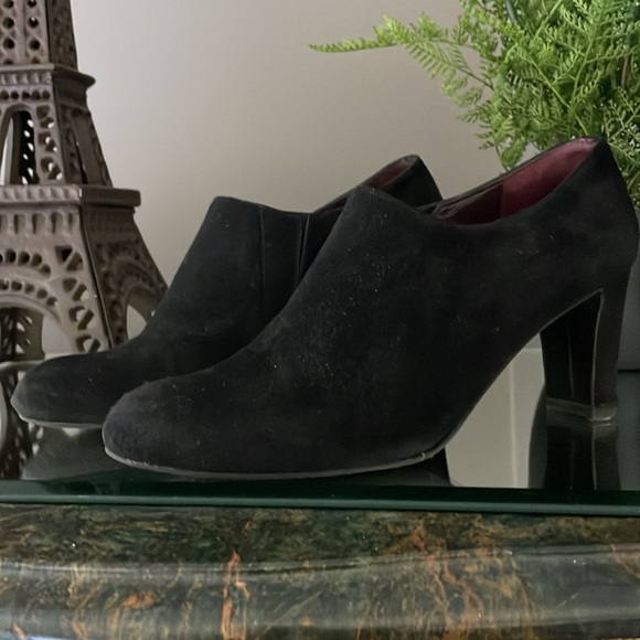 Stuart Weizman size 36 Black Suede Bootie - Picture 3 of 10